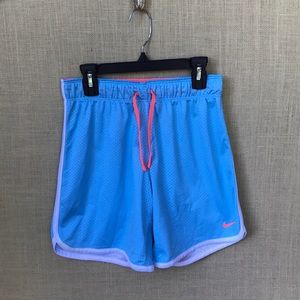 Nike girls basketball shorts (L)